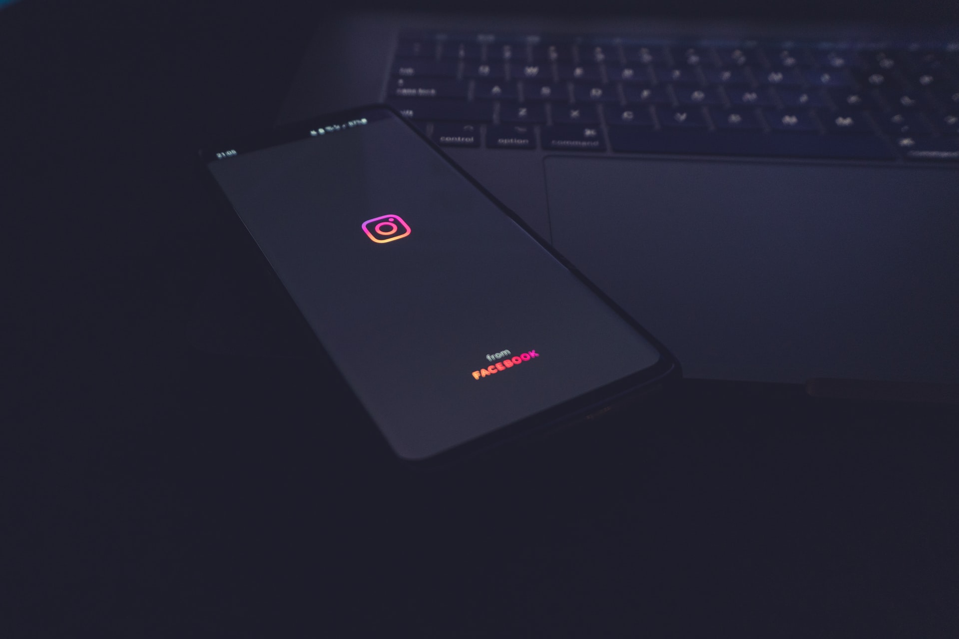 the instagram loading screen on a Samsung Galaxy phone